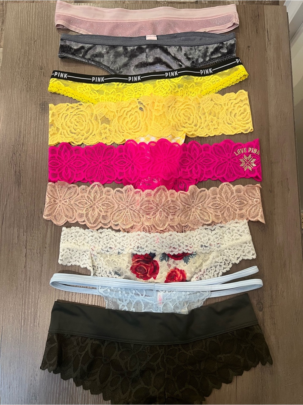 *NEW* VS VICTORIA'S SECRET SZ SM OS
Lot of 29 pairs - Picture 4 of 4